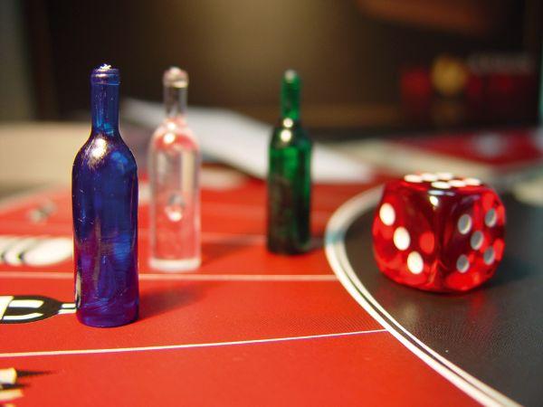 Trinkspiele Trinken und Spielen mit Destillatio