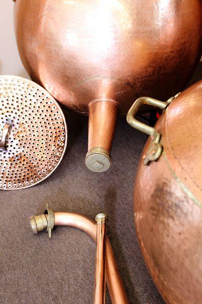 Brennereizubehör Maischesiebe, wasserbäder, Ablaufrohre bei Destillatio
