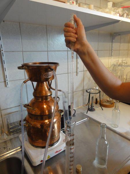 Die Alquitara Destille im Labor des Aromamuseums.